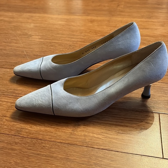 St. John Light blue suede Heels - kitten heel - women’s size 8.5 - Picture 5 of 9